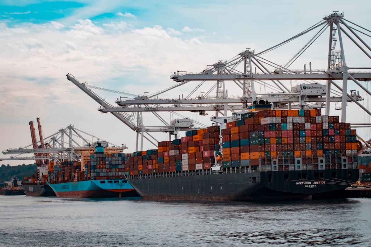 Optimizing Raw Material Freight: Bulk Tipper vs FIBC Jumbo Bag Logistics from Kutch